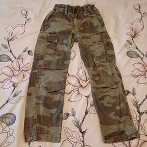 3/$10 🌟 Green Gap Kids Camouflage Cargo Pants for Boys 6